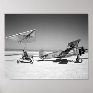 Póster Paresev 1-A em Lakebed com Tow Plane
