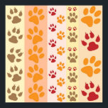Póster Pata de animais em bruto imprime padrão em cores n<br><div class="desc">Um design bonitinho com várias filas de estampas de animais em cores naturais como marrom,  amarelo,  vermelho e laranja em um padrão listrado. Algumas patas têm garras e outras não.</div>