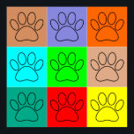 Póster Patilhas Em Quadrados<br><div class="desc">Uma pata de cão bonita imprime o estilo de desenho animado em quadrados coloridos. Design de decoração original para casa, escritórios e negócios relacionados a cães.</div>