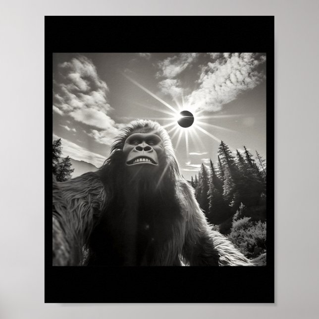 Poster Pé Grande Engraçado Tirando Selfie Eclipse Solar (Frente)