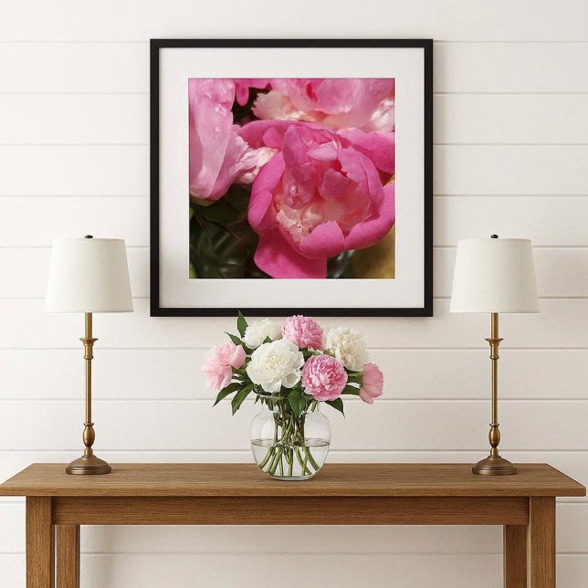 Póster Peônias Rosa em Vaso / Flor de Peônia (Original photo of pink peony flower shown as a poster in a home decor mockup )