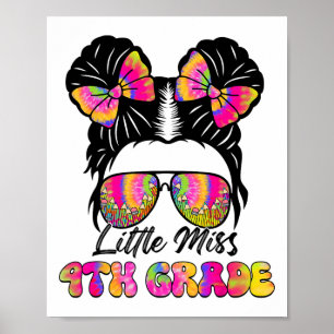 Poster Pequena Menina da Quarta Série com Coque Desgrenha