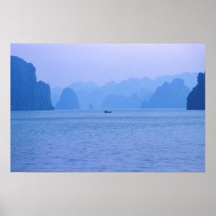 Poster Pequeno navio de pesca em Ha Long Bay - Vietname, 