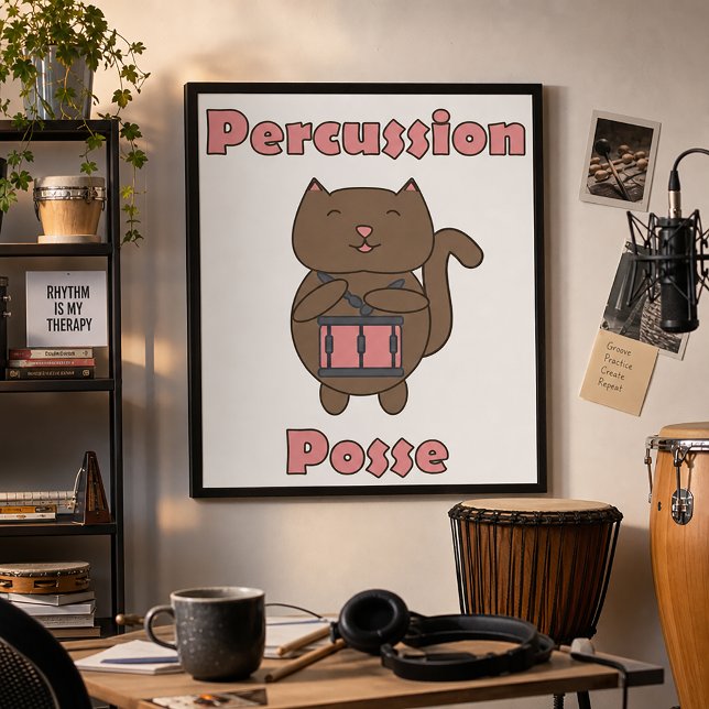 Poster Percussion Posse - Gatinho Baterista Fofo (A poster featuring a brown kawaii cat playing the snare drum and the text percussion posse.)