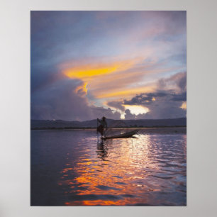Poster Pescador Intha remando com a perna do barco pescan