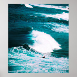 POSTER PESSOA NO BORDO COM ONDAS OCEANAS