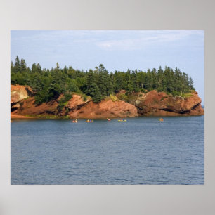 Póster Pessoas fazendo caiaque no mar na Baía de Fundy em