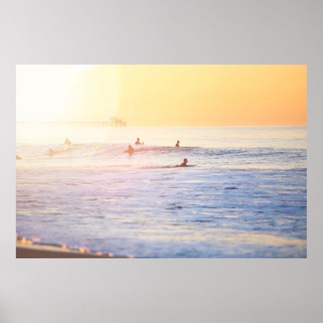 Poster Pessoas surfando na praia (Frente)