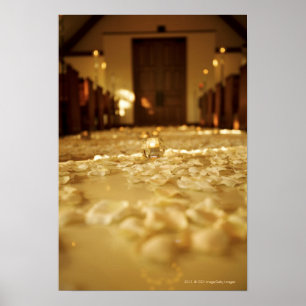 Póster Pétalas da flor no assoalho da igreja