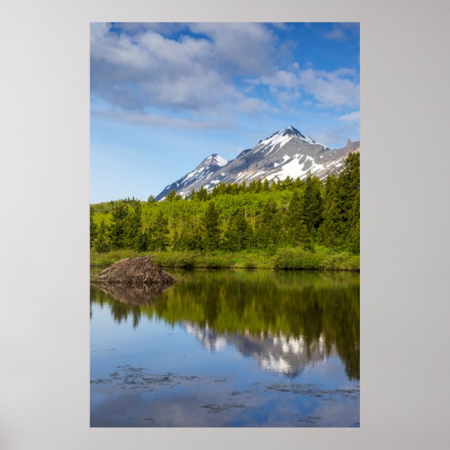 Póster Picos de Montanhas Refletidos em uma Lagoa de Cast (Frente)