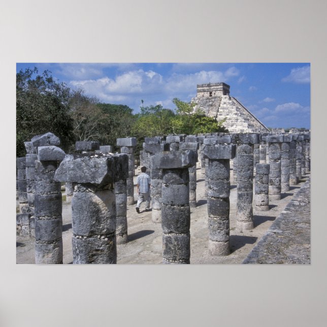 Póster Pilares de pedra antigos em Chichen Itza. Central (Frente)