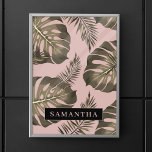 Poster Pink Tropical e Palm Dourado deixa padrão e nome<br><div class="desc">O padrão Tropical Pink & Dourada Palm Leaves apresenta um design vibrante e exótico inspirado pela estética tropical. O esquema de cores gira em torno de tons de rosa e ouro, criando uma aparência luxuosa e na moda. O padrão consiste em folhas de palma rendidas em vários tamanhos e orientações,...</div>