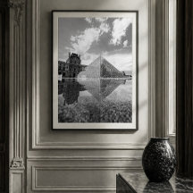 Pirâmide do Louvre Paris Reflexo Preto e Branco