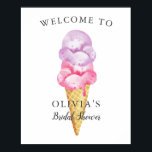 Poster Placa de Boas-Vindas de Chá de Noiva de Sorvete<br><div class="desc">Placa de boas-vindas de chá de noiva caprichosa com ilustração em aquarela de bolas de sorvete rosa e roxo em um cone de waffle.</div>