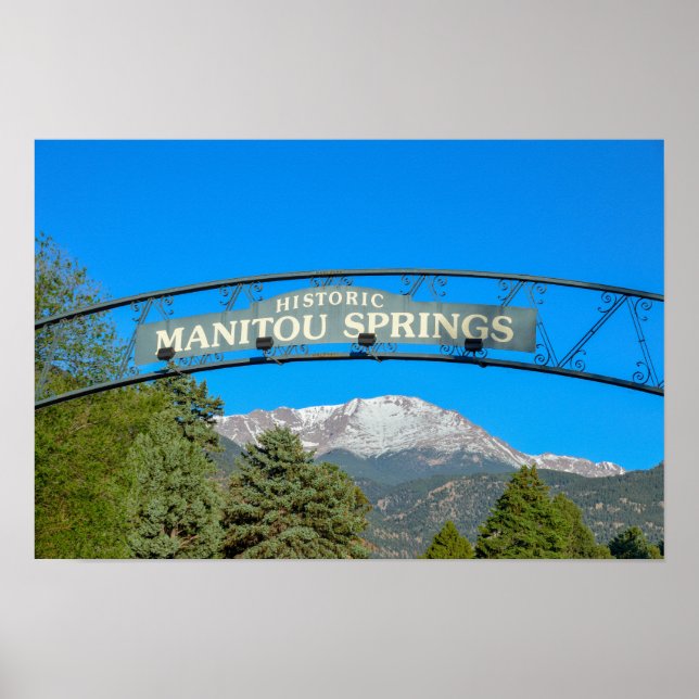 Poster Placa de Manitou Springs emoldurando Pikes Peak, C (Frente)