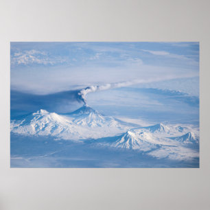 Poster Pluma Emanando Do Vulcão Kliuchevskoi.