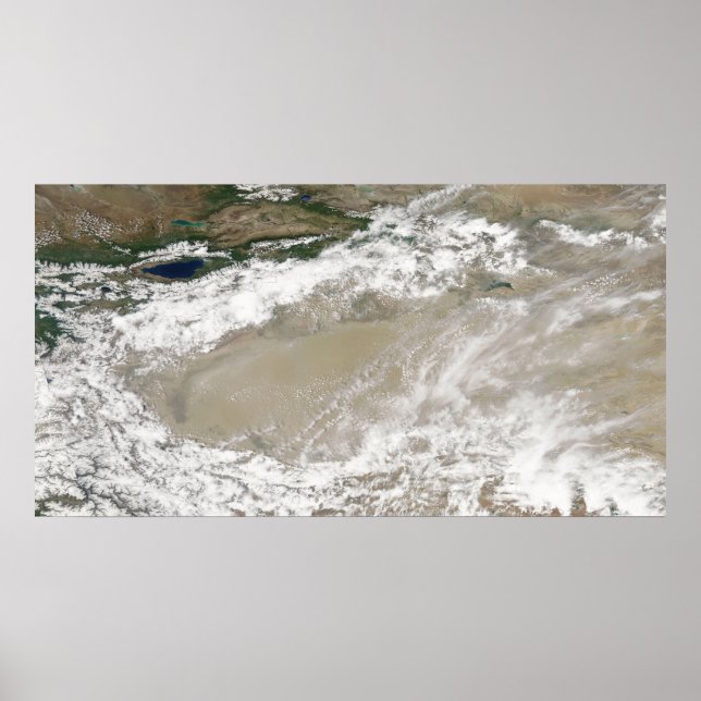 Póster Poeira e nuvens pairando sobre as Des Taklimakan (Frente)