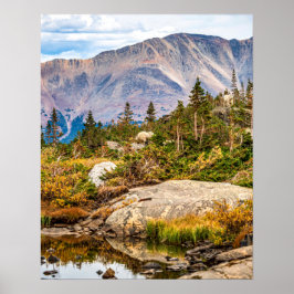 Poster Pond na Montanha // Rochas e Árvores