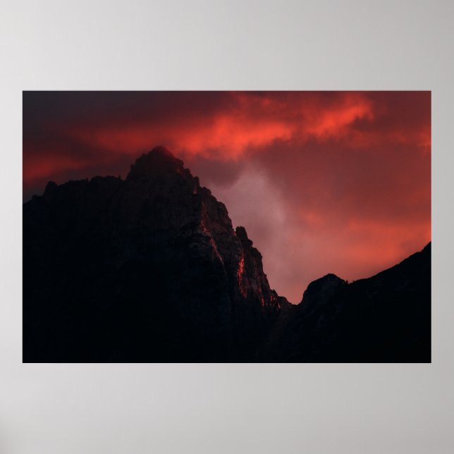 Poster Pôr do sol ardente nas montanhas (Frente)