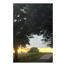 Pôr do sol nublado à tarde