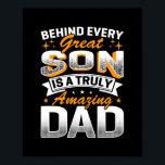 Poster Por Trás De Cada Filho Excelente É Um Pai Realment<br><div class="desc">Atrás De Cada Filho Excelente Está Um Presente Pai Realmente Incrível. Presente perfeito para seu pai, mãe, pai, homens, mulheres, amigos e familiares no Dia de Ação de Graças, Dia de Natal, Dia de as mães, Dia de os pais, 4 de julho de 1776 Dia Independente, Dia dos Veteranos, Dia...</div>