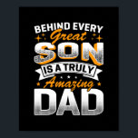 Poster Por Trás De Cada Filho Excelente É Um Pai Realment<br><div class="desc">Atrás De Cada Filho Excelente Está Um Presente Pai Realmente Incrível. Presente perfeito para seu pai, mãe, pai, homens, mulheres, amigos e familiares no Dia de Ação de Graças, Dia de Natal, Dia de as mães, Dia de os pais, 4 de julho de 1776 Dia Independente, Dia dos Veteranos, Dia...</div>