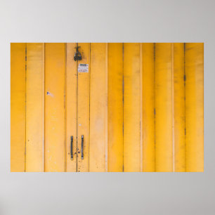 POSTER PORTA DE MADEIRA AMARELA FECHADA COM PADLOCK