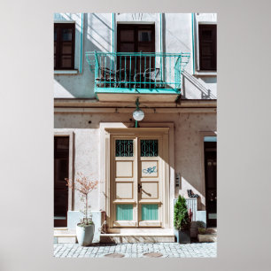 Poster Porta de madeira castanha sobre construção de be