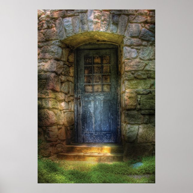 Poster Porta - Uma porta bastante antiga que leva a algum (Frente)