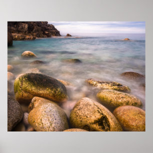 Poster Porth Nanven é uma enseada rochosa perto de Land's