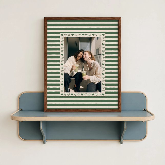 Poster Pôster de Borda de Coração Verde Escuro - Presente (Dark Green Heart Border Poster - close-up view (frame/decor not included)
)