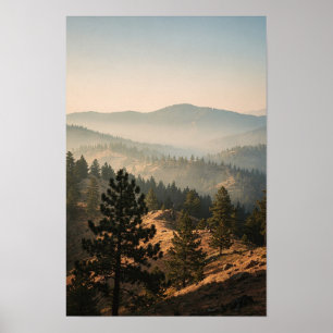 Poster Pôster de Paisagem da Crista da Pine Nebulosa ao A