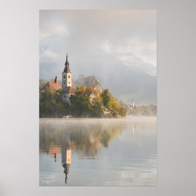 Poster Pôster vertical nascer do sol enevoado Lago Bled (Frente)