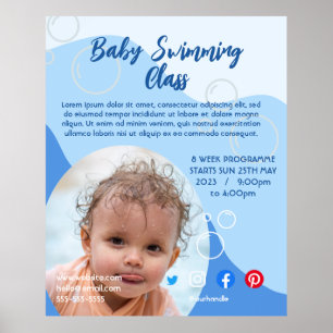 Poster professores de lazer de crianças pequenas a nadar