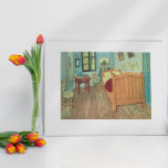 Póster Quarto em Arles por Vincent van Gogh<br><div class="desc">Quarto em Arles (1889), de Vincent van Gogh, é um Apos impressionismo de pintura de arte cotidiana. Uma cena caseira interior com cama, mesa, cadeira e pinturas penduradas nas paredes, vários elementos arquitetônicos, móveis típicos do quarto. Há três versões autênticas descritas em suas cartas, facilmente discerníveis entre si pelas fotos...</div>