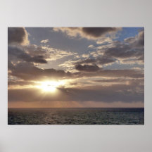 Raios do nascer do sol sobre o Oceano II
