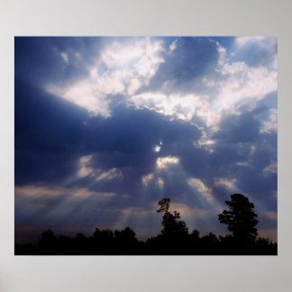 Póster raios solares através de nuvens