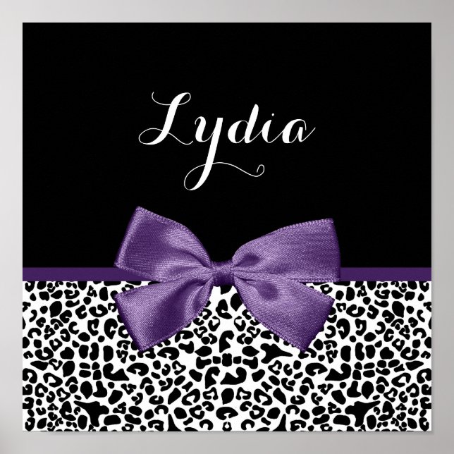 Póster Rapariga Leopardo Imprime Bonito Fita Roxa Com Nom (Frente)
