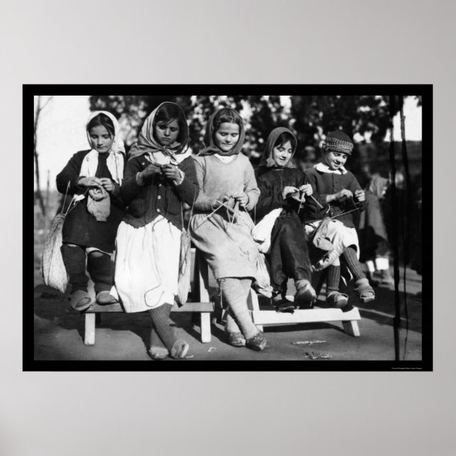 Póster Raparigas tricô na Albânia 1923 (Frente)