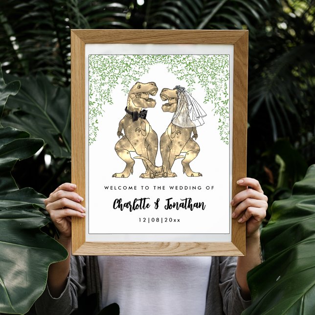 Poster Recepção de Casamento Temático de Dinossauros (Dinosaur themed wedding welcome poster with funny T-Rex bride and groom and Jurassic jungle foliage )