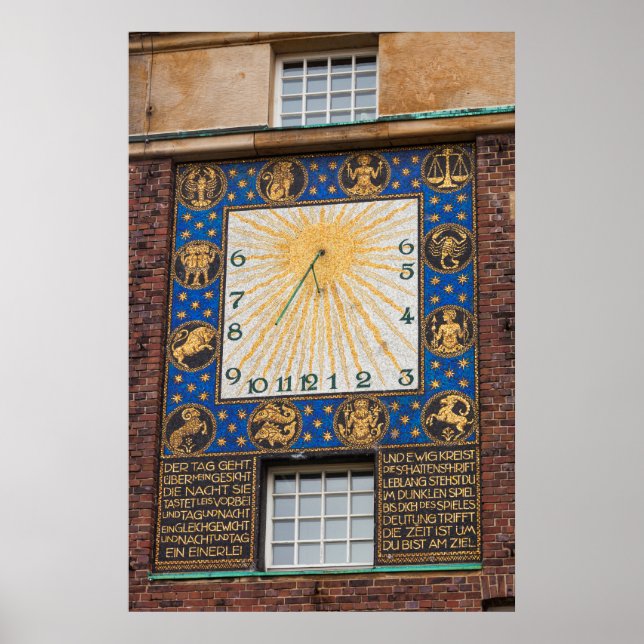 Poster Relógio de relógio de sol no edifício, Alemanha (Frente)
