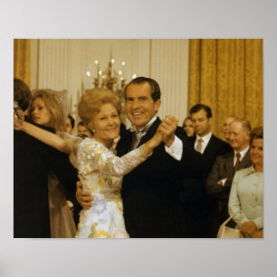 Poster Richard e Pat Nixon dançando na Casa Branca