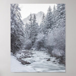 Poster Rio que atravessa a floresta de inverno Mojstrana