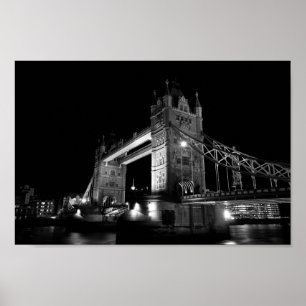 Poster Rio Tamisa e ponte da torre na noite