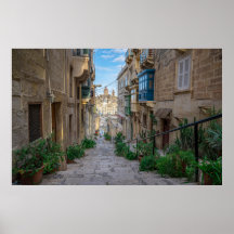 Rua estreita de pedra em Malta