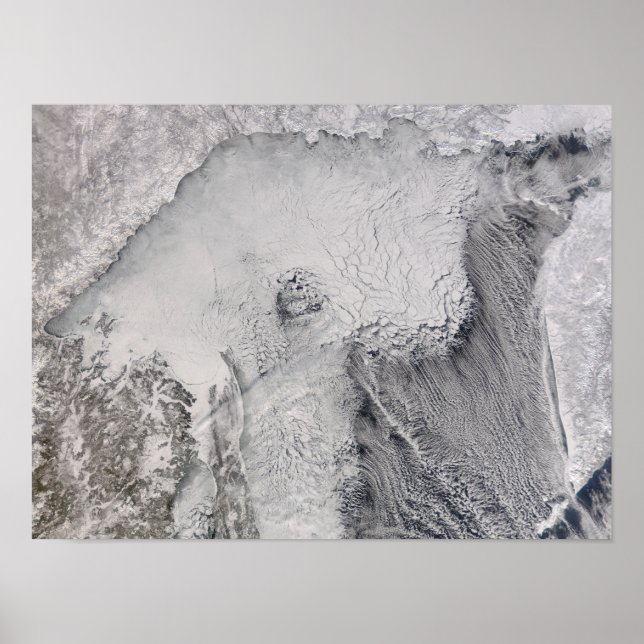 Póster Ruas de gelo e nuvens no mar de Okhotsk (Frente)