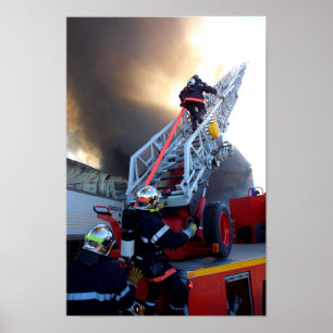 Póster Sapadores-bombeiros que escalam a escada