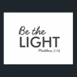 Poster Seja a Luz | Matthew 5:14 Bíblia Verse Christian<br><div class="desc">A escritura simples, na moda cristã, cita a poster com impressão de arte com bíblia verso "Seja a Luz - Matthew 5:14" em tipografia moderna minimalista em preto. Esta moda, design de fé moderna é o dom perfeito e a declaração de decoração doméstica. | #cristão #religião #escritura #fé #bíblia #jesus...</div>
