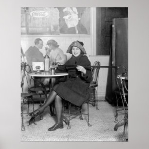 Poster Senhora com uma Garrafa escondida, 1922. Foto do