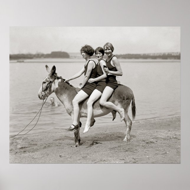 Póster Senhoras na praia de Arlington, 1924. Vintage Phot (Frente)